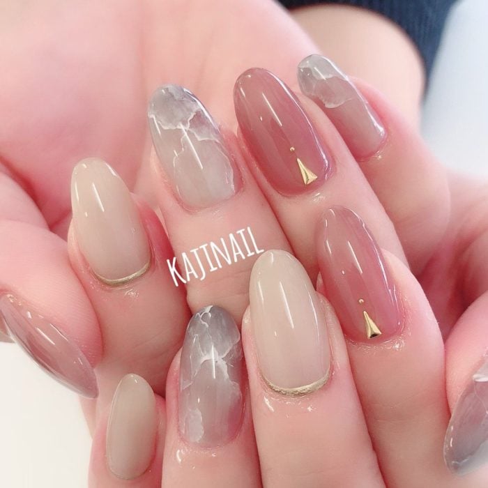 Manicure design in pink, beige and blue tones, with gold details