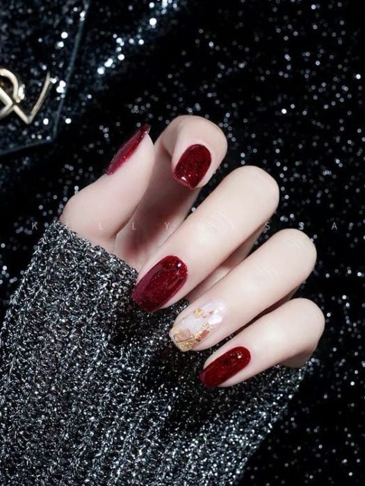 Manicure design in cherry and gold tones