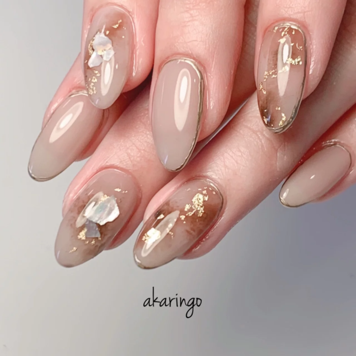 Manicure design in beige tones and earth colors